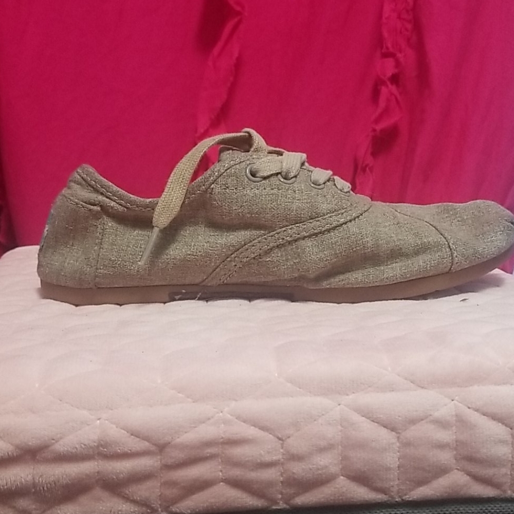 Tom's shoes